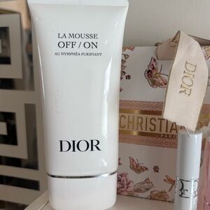 Dior La Mousse Off/On Cleanser in White